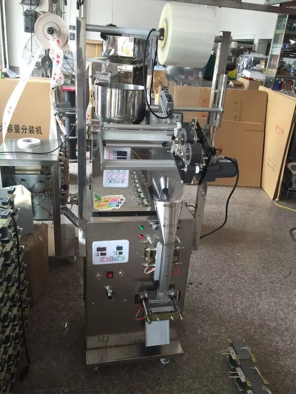 Máquina de embalaje de bolsas de té eléctricas semiautomáticas de acero inoxidable y polvo que llena con componentes del núcleo del motor confiables