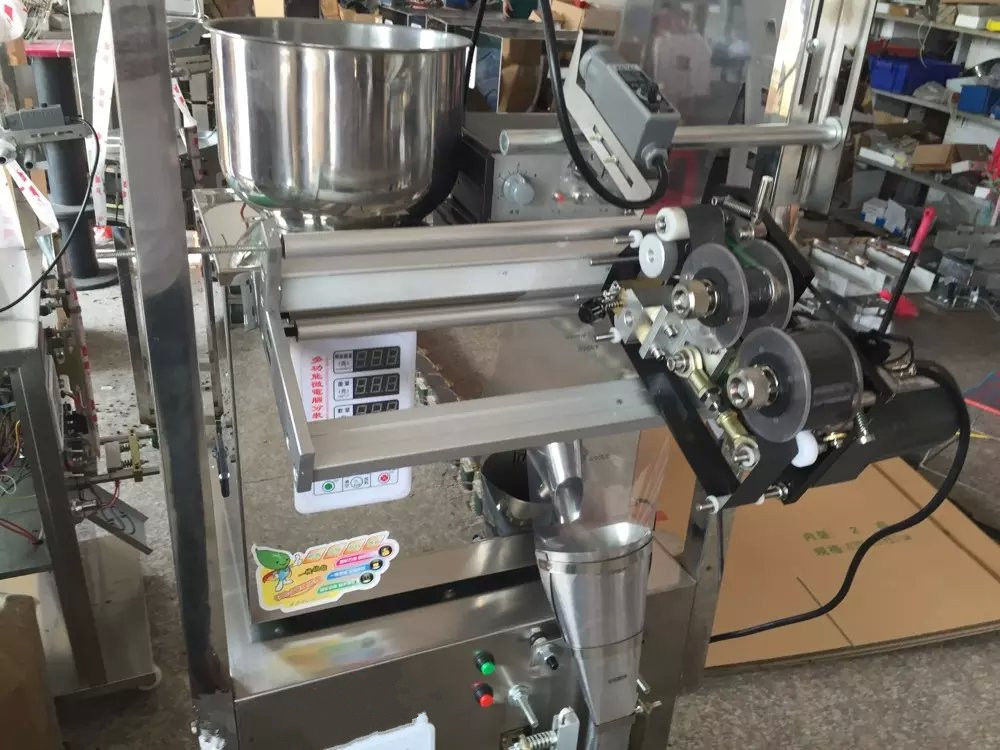 Máquina de embalaje de bolsas de té eléctricas semiautomáticas de acero inoxidable y polvo que llena con componentes del núcleo del motor confiables
