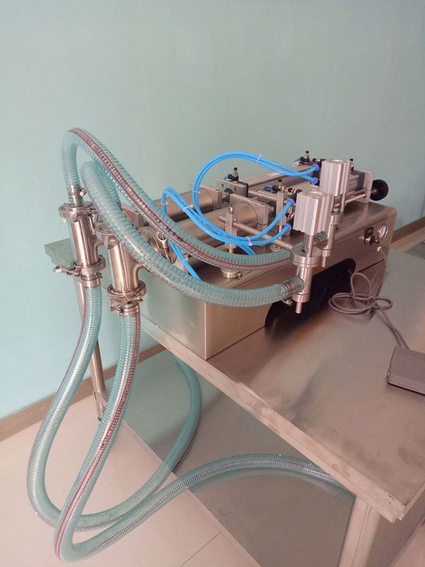 Máquina de llenado de líquido neumático de doble boquilla para llenar champú, aceite y productos químicos G1WY-2Y-500