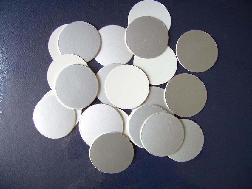 Liner de sellado por inducción de papel de aluminio de alta calidad para tapas de botellas de PET PE PP, sellos y discos para tapas de botellas de aceite, inserto