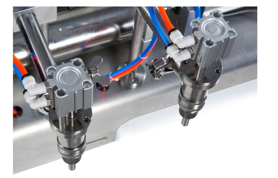 Máquina de llenado de líquido de bebidas refrescantes/máquina de llenado de agua de tipo de pistón de alta precisión con doble boquilla