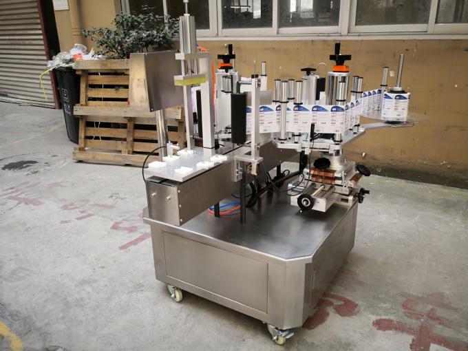Máquina automática de etiquetado de detergentes para ropa de doble cara Máquina semiautomática de etiquetado de botellas cuadradas 1
